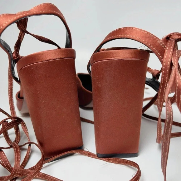 ASOS  DESIGN Wide Fit Panda Tie Leg Block Heeled Shoes - Picture 5 of 11